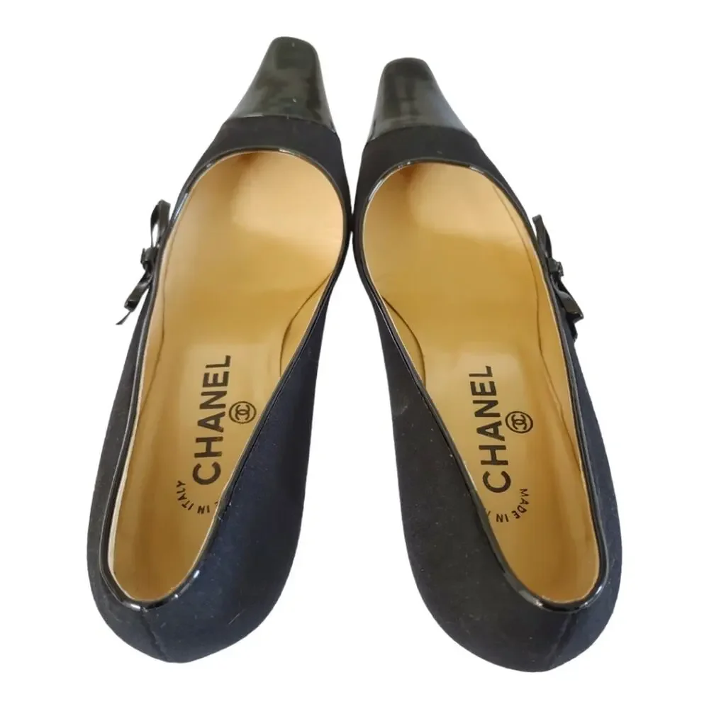 CHANEL Black Kitten Heels US Sz 8 Canvas Patent Leather Pumps EU Sz 38.5 Luxury